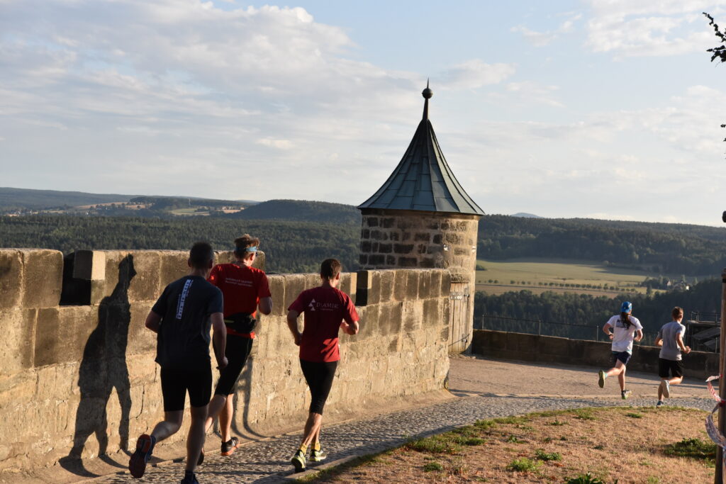 Corredores en la fortaleza de Königstein.
